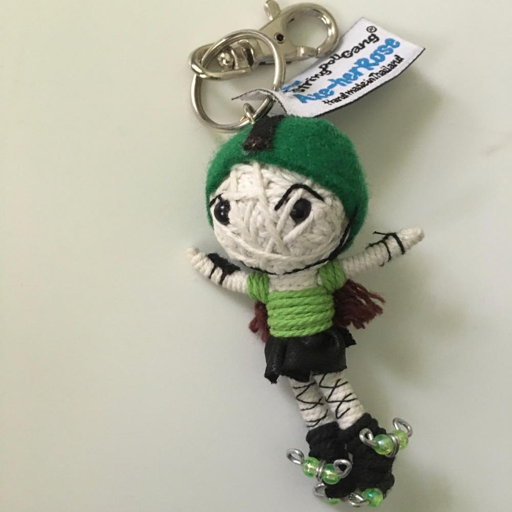 STRING DOLL KEYCHAIN - ROLLER DERBY AXE-HER-ROSE